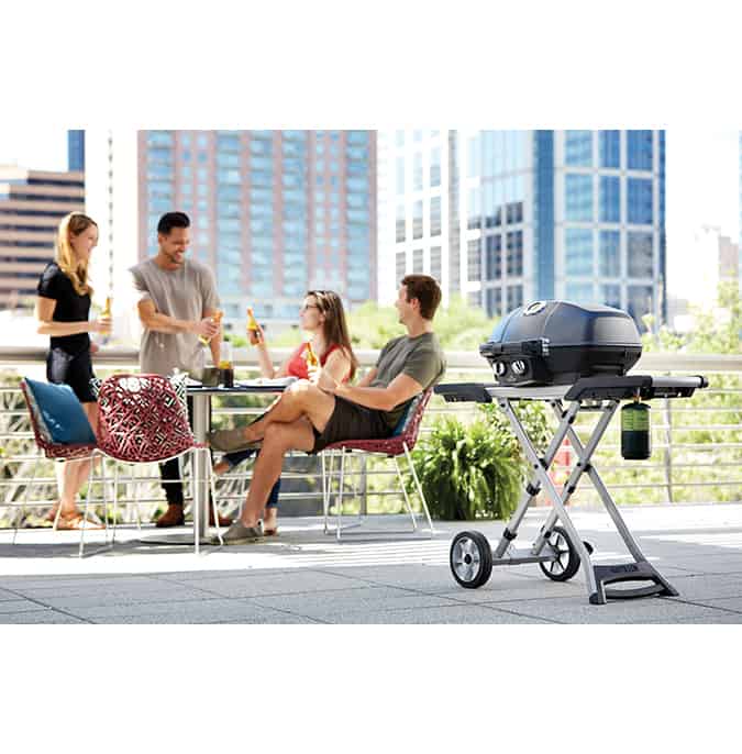 Travel-Q-PRO285X-lifestyle-group-in-background