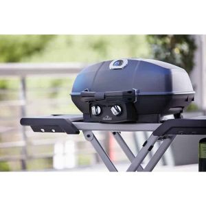 Travel-Q-pro285x-lifestyle-close-lid-angle-right-napoleon-grills