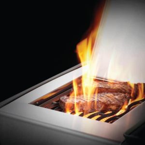 RXT625SIBPSS-1-CH-Web-Gallery-08-Rogue-1-Details-RXT-SideBurner-IR-LargeShelf-SS-InUse