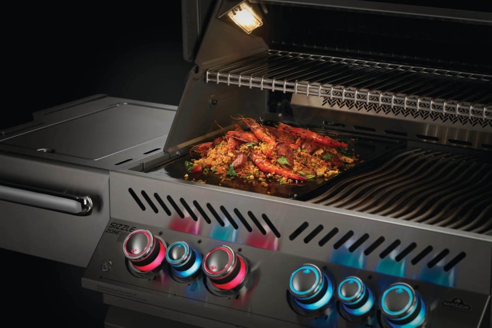 56041-Web-Gallery-04-56041-High-Gloss-Griddle-InUse-1