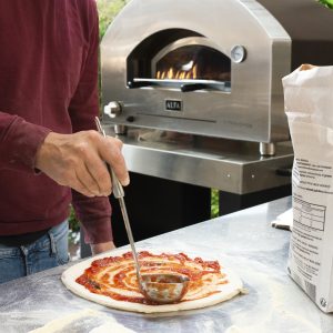 stone-oven-ambientato-con-pizza