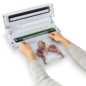 VS0100-foodsaver-white-ss-filling-with-talent-overhead-1