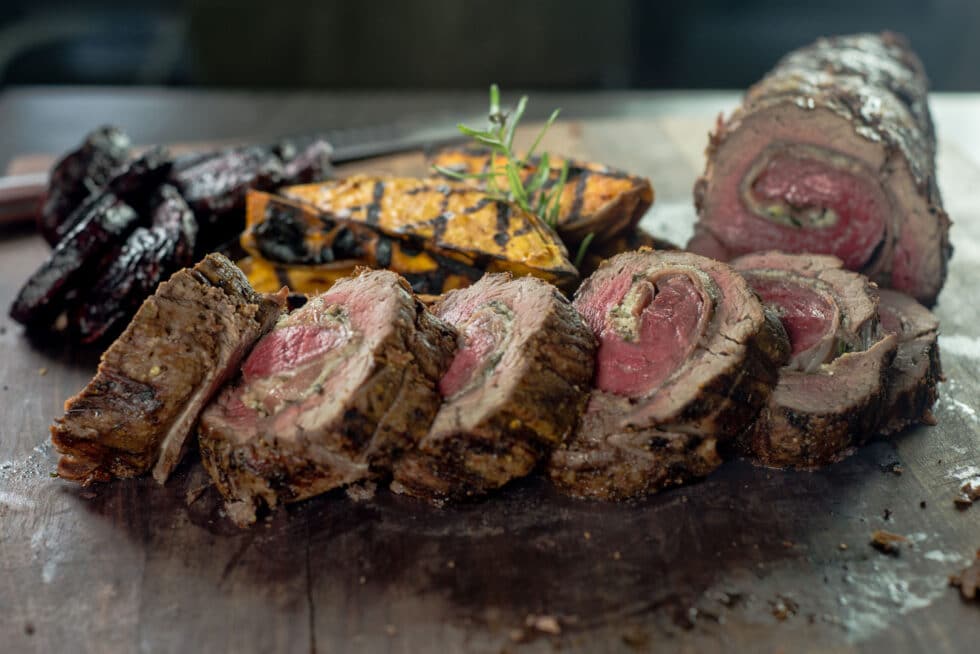 רולדת פילה בשר בקר עם רוטב פטריות פורטבלו ויין אדום