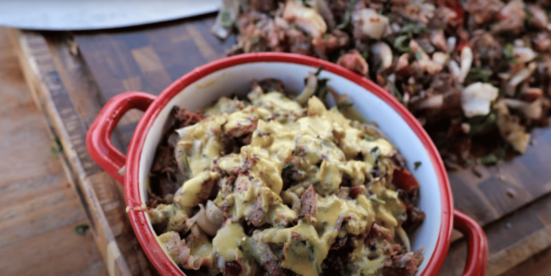 שואו – ארמה! שווארמה מעושנת של כתף טלה ופרגית במעשנת Big Green Egg