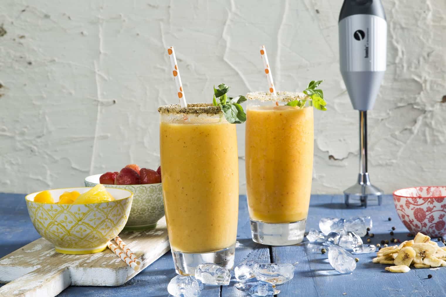 מתכון להכנת שייק פירות קייצי בבלנדר מוט BAMIX