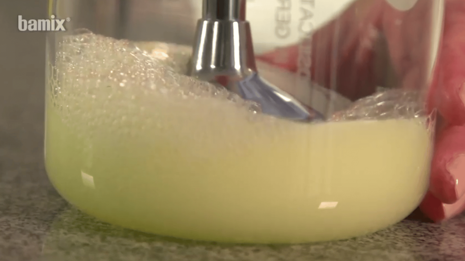 הקצפה באמצעות BAMIX