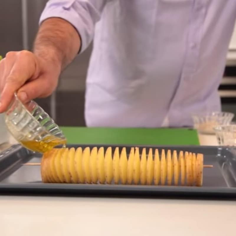 תפוחי אדמה מסולסלים אפויים בספירל סלייסר המקורי