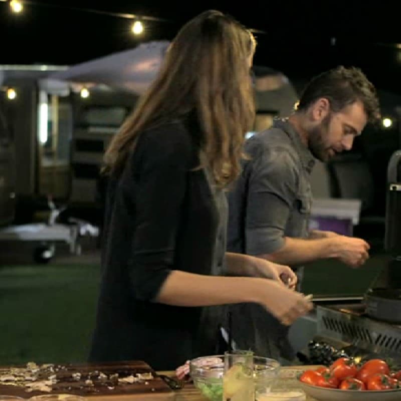 מתכון לקארי דגים מעושן על האש עם ראיטה מלפפונים על הNAPOLEON