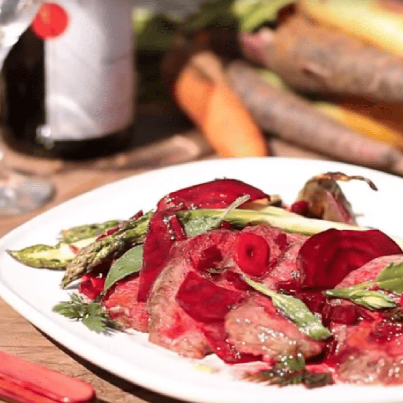 סבינה צולה סינטה טלה וירקות ירוקים