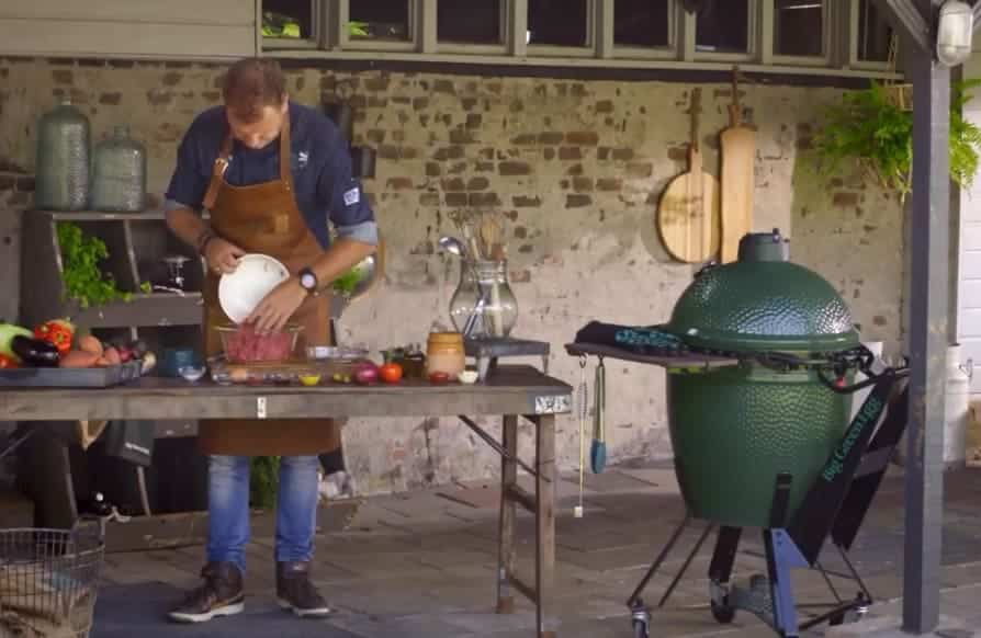 מתכון להכנת המבורגר ב- Big Green Egg