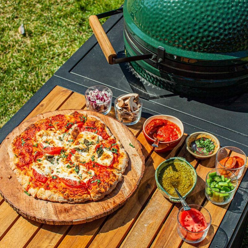 פיצה ב- BIG GREEN EGG