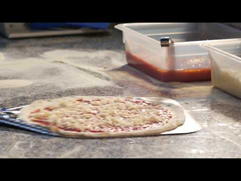 Stainless steel easy slide pizza peel – How to use it?