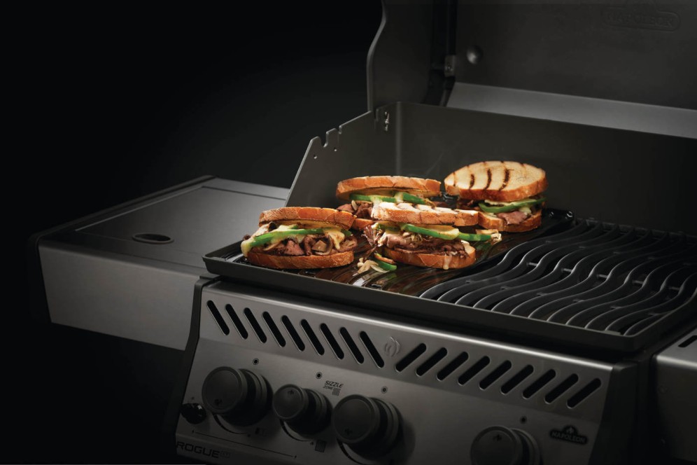 56426-Web-Gallery-05-56426-High-gloss-griddle-InUse-Sandwiches