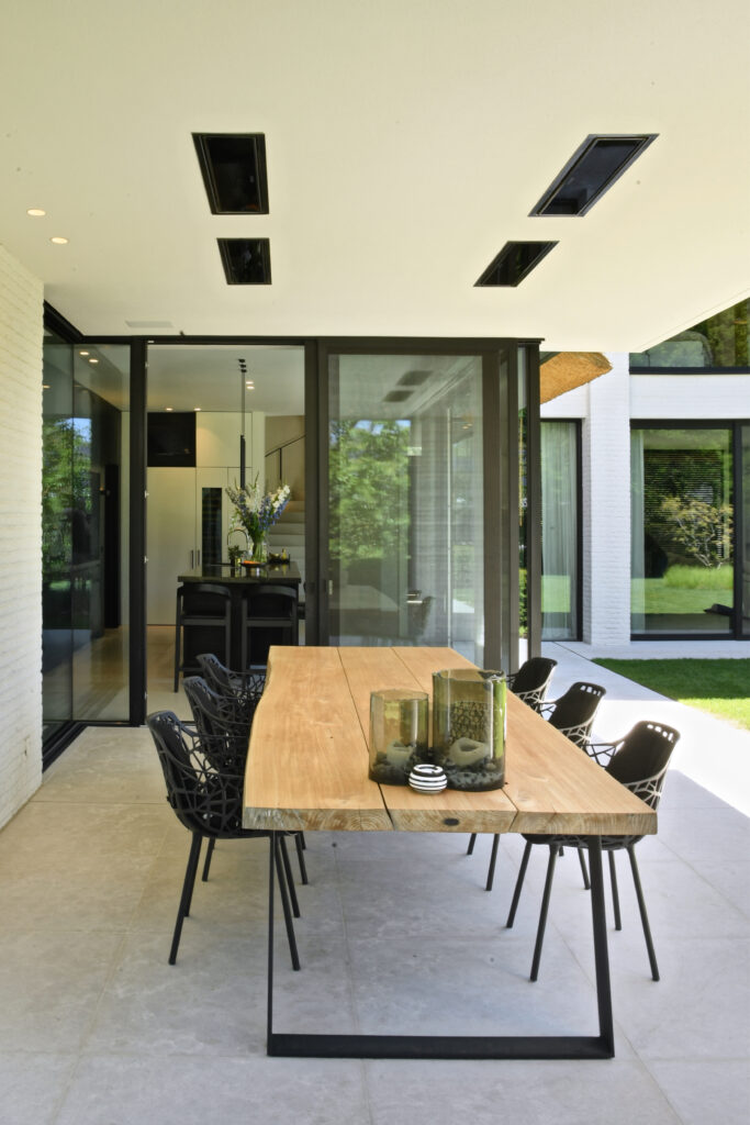 Platinum-Electric_Black_TAOL-2020-683x1024-1