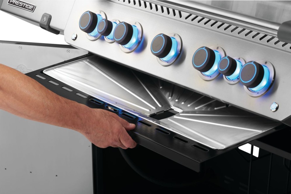 62071-Web-Gallery-03-Original_JPG-62071-Drip-Tray-in_use-with-hand