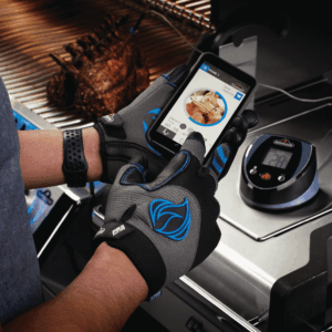62146-SmartTouch-MultiUse-Glove-InUse