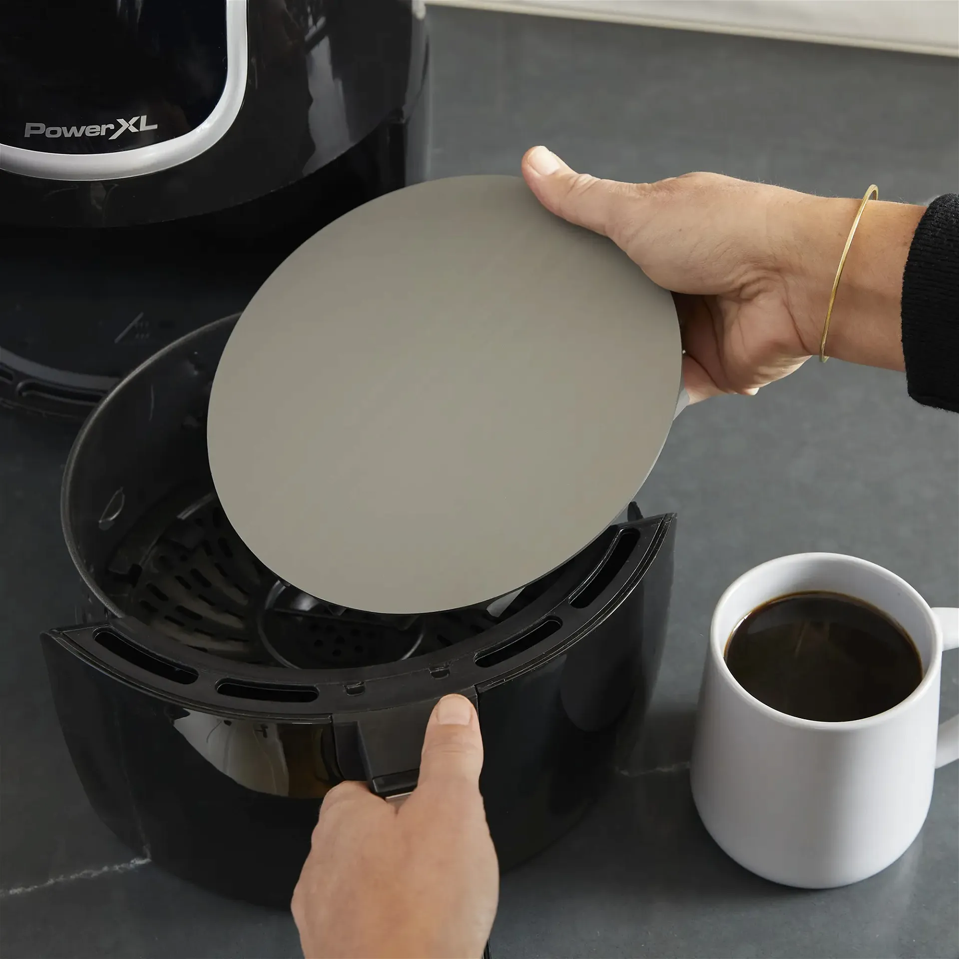 AirFryer_CinnamonRolls_PowerXL-02