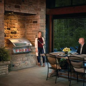 BIG38RBNSS-1-Web-Gallery-06-700-Series-BIG38RB-Life-Pool-View-Grill-on-with-people