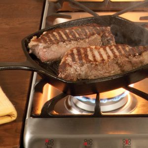 L8SGP3_steak_5747