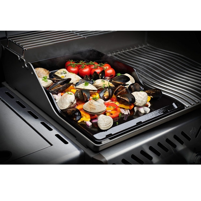 napoleon-plancha-gusseisen-porzellanemailliert-auf-gasgrill