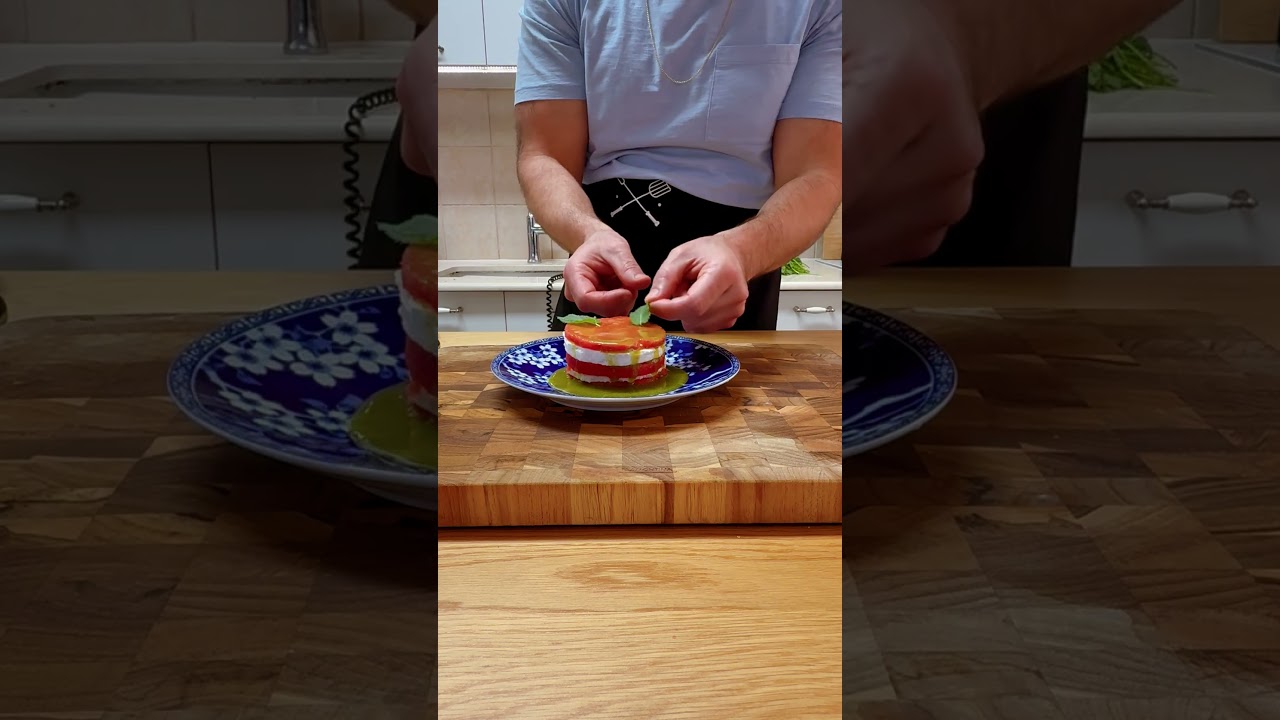 סלט אבטיח קיצי ורענן עם כלי טרמונטינה ובלנדר מוט במיקס